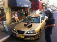  بالصور: أضرار مادية اثر سقوط شظايا صاروخ فلسطيني شمال مدينة يافا 